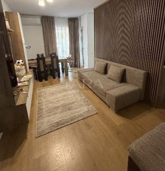 Apartament cu 3 camere semidecomandat, mobilat în Florești