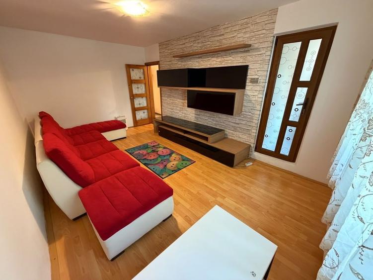 Apartament cu 3 camere decomandat în Florești