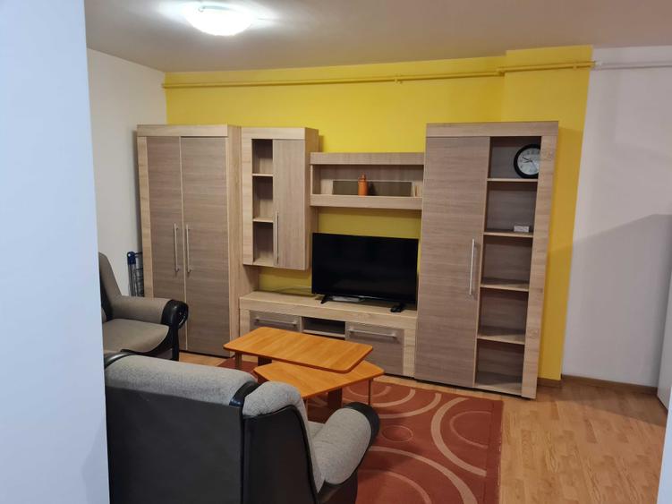 Apartament cu 3 camere decomandat în Dâmbul Rotund
