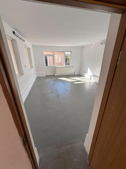 Spațiu comercial, de 150 mp, în Rădaia