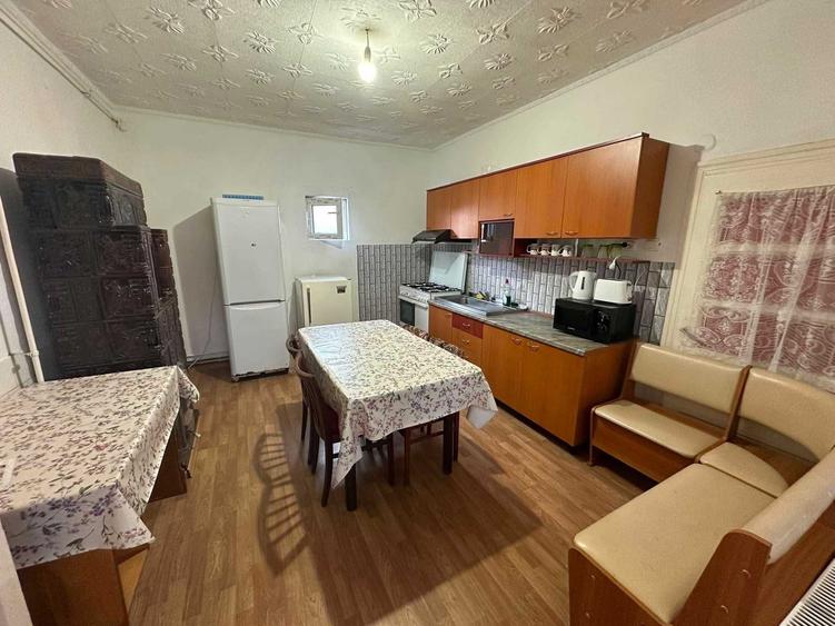 Casă cu 3 camere în Viișoara