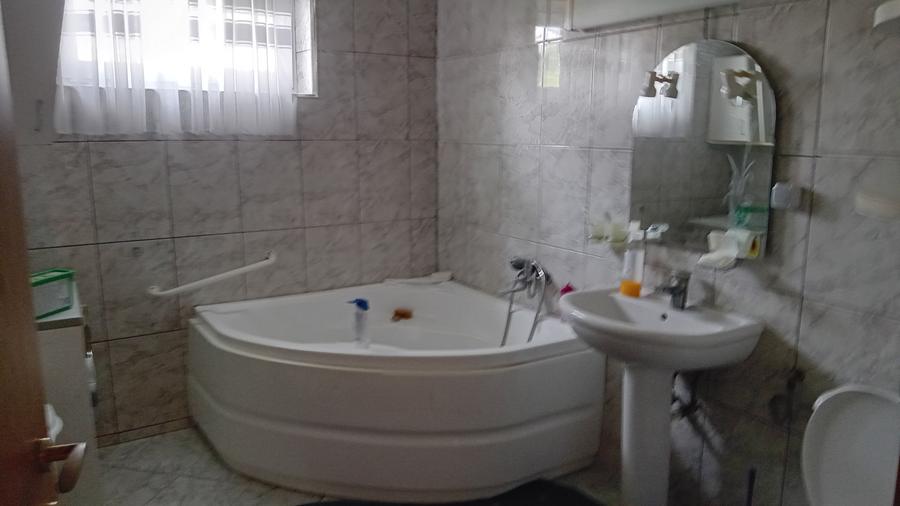 Casă individuală cu 7 camere cu Teren 1551 Mp în Brazi