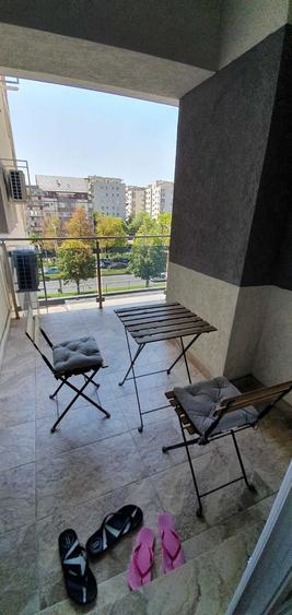Apartament cu 3 camere decomandat în Roșu