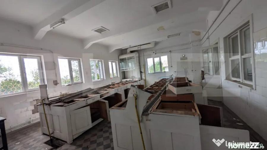 Casă cu 5 camere cu Teren 1216 Mp în Central