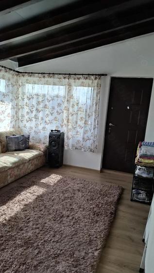 Apartament cu 2 camere decomandat în Girov