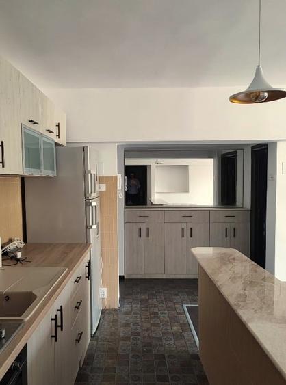 Apartament cu 3 camere semidecomandat, mobilat în Universitate
