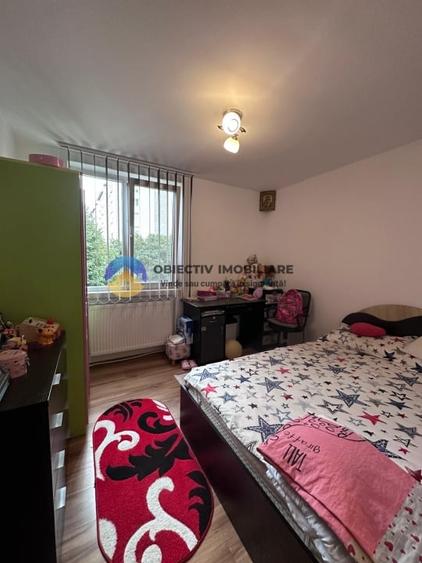 Apartament cu 3 camere semidecomandat, mobilat în Dărmănești