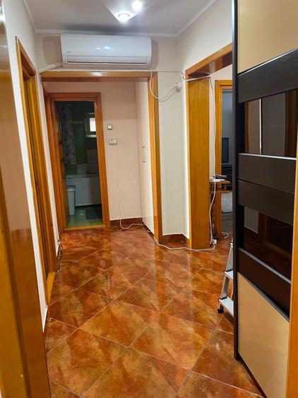 Apartament cu 4 camere decomandat în Faleza Nord