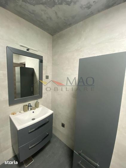 Casă cu 8 camere cu Teren 700 Mp în Semicentral