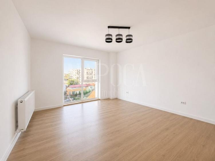Apartament cu 4 camere semidecomandat în Dâmbul Rotund