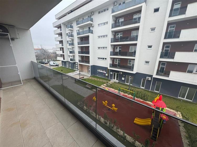 Apartament cu 2 camere decomandat, mobilat în Est