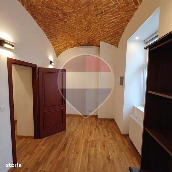 Spațiu comercial, de 42 mp, în P-ța Unirii