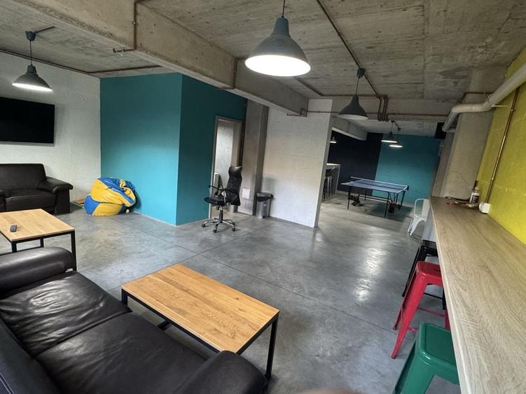 Apartament cu 3 camere în Craiovița Nouă