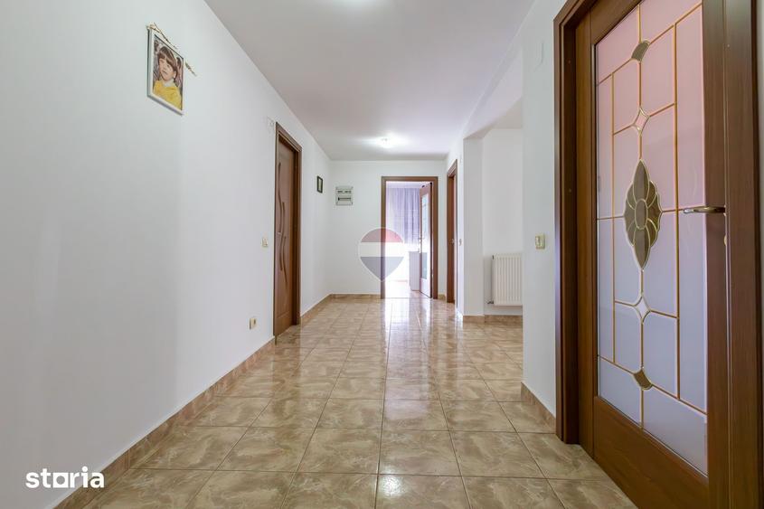Casă cu 6 camere cu Teren 998 Mp în Hemeiuș