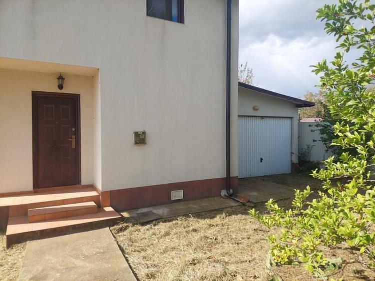 Casă cu 4 camere în Ologeni