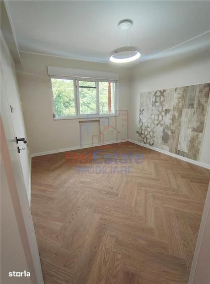 Apartament cu 4 camere decomandat în Copou