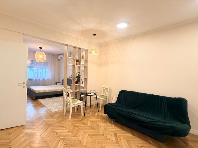 Apartament cu 2 camere semidecomandat în P-ța Victoriei