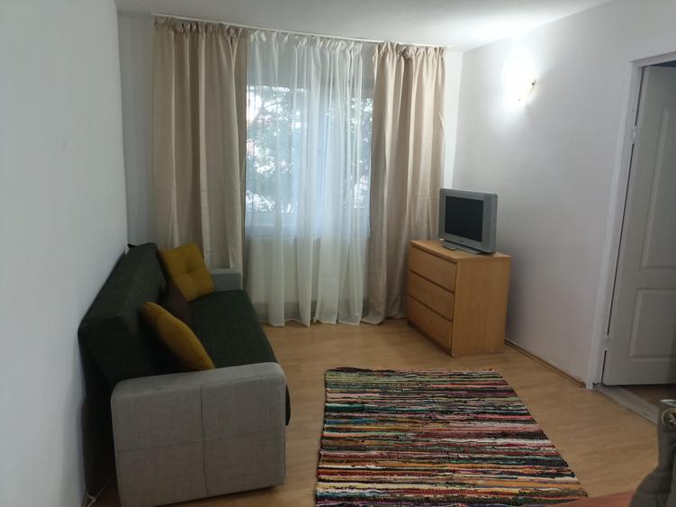 Apartament cu 2 camere, mobilat în Brotăcei