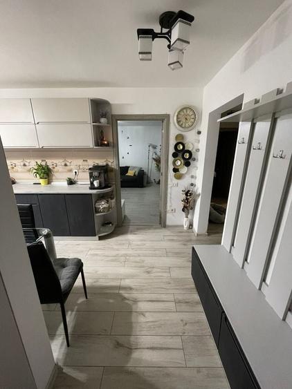 Apartament cu 3 camere decomandat, mobilat în Baicului