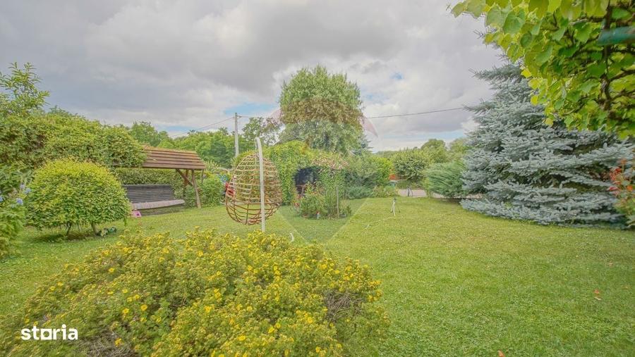 Casă cu 4 camere în Purcăreni