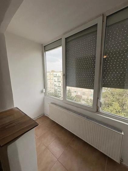Apartament cu 4 camere semidecomandat în Dacia