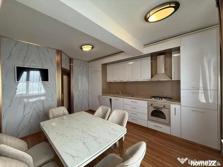 Apartament cu 3 camere decomandat în Faleză