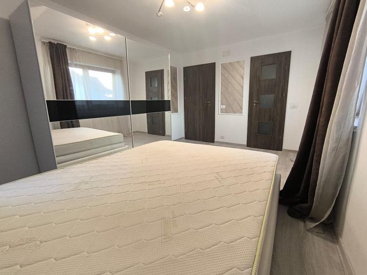 Duplex cu 5 camere cu Canalizare în Dumbrăvița