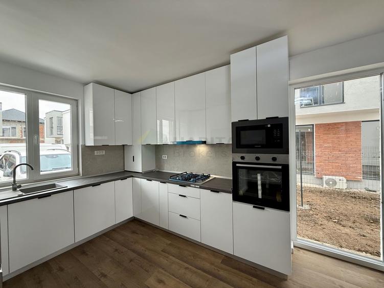 Duplex cu 4 camere cu Canalizare în Tunari