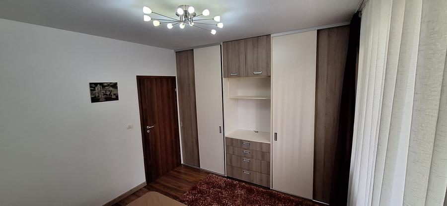 Apartament cu 3 camere decomandat, mobilat în Torontalului