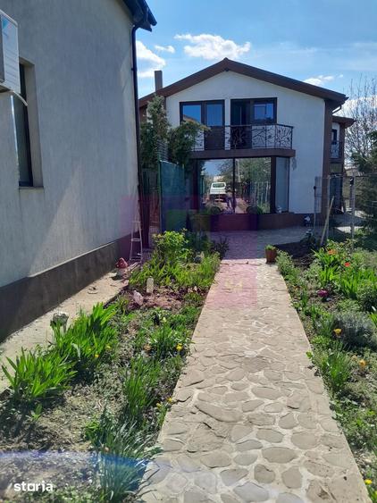 Casă cu 5 camere cu Teren 958 Mp în Central
