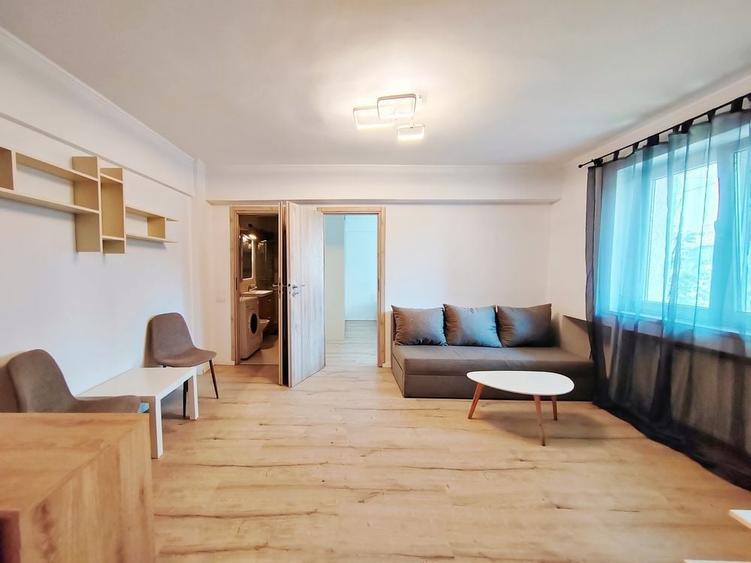 Apartament cu 3 camere semidecomandat în Domenii