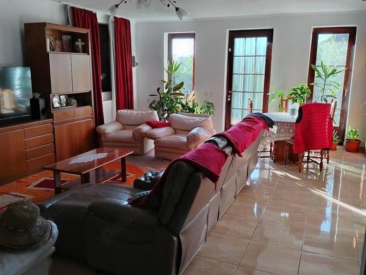 Casă individuală cu 5 camere cu Teren 1100 Mp în Central