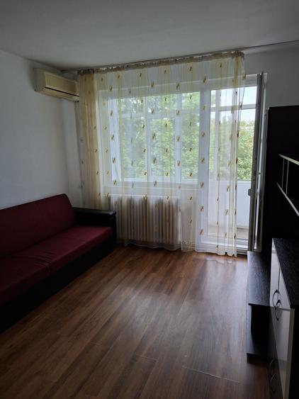 Apartament cu 2 camere semidecomandat în Tătărași