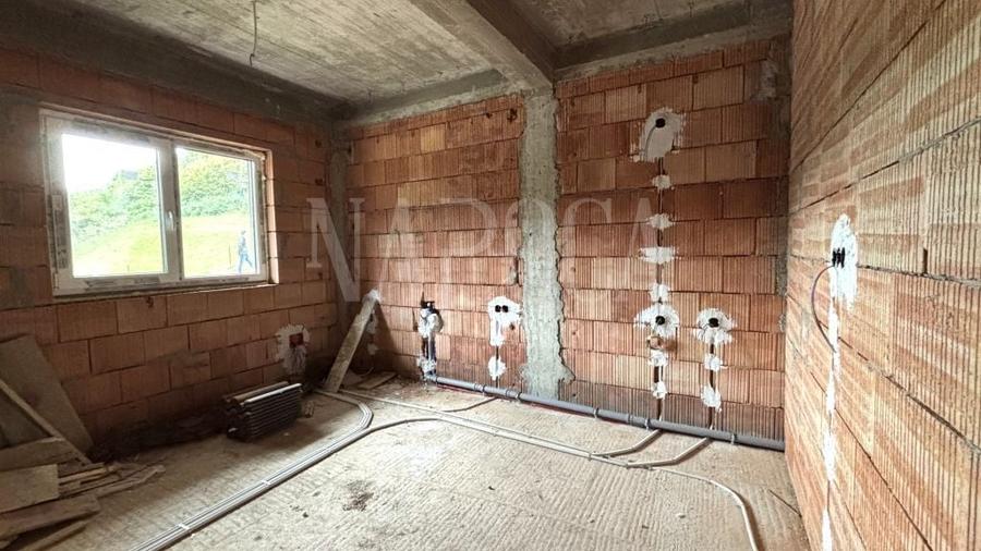 Duplex cu 6 camere cu Canalizare în Florești