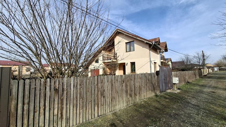 Casă individuală cu 3 camere cu Canalizare în Sângeorgiu de Mureș