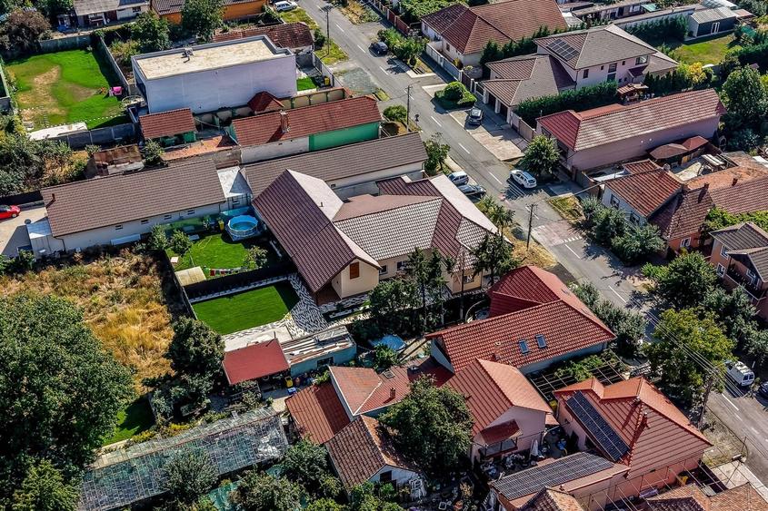 Casă individuală cu 4 camere cu Canalizare în Aradul Nou