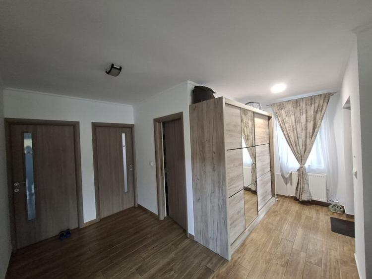 Casă individuală cu 3 camere cu Canalizare în Exterior Sud