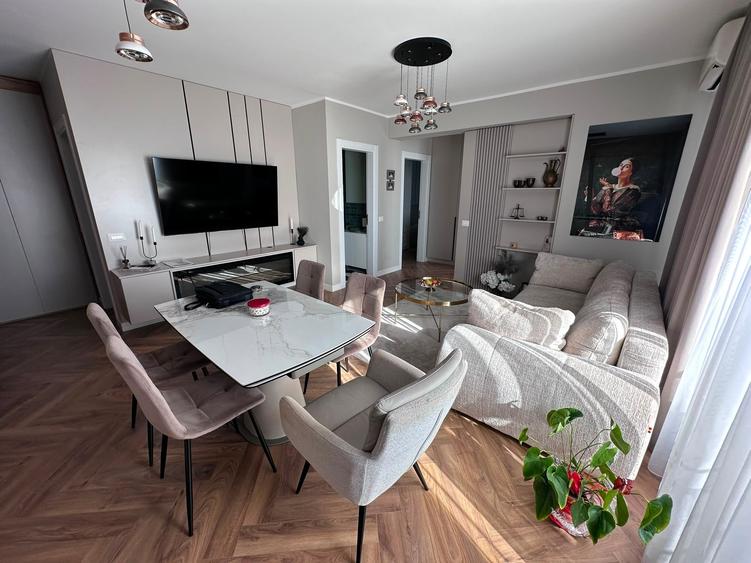 Apartament cu 3 camere în Dămăroaia