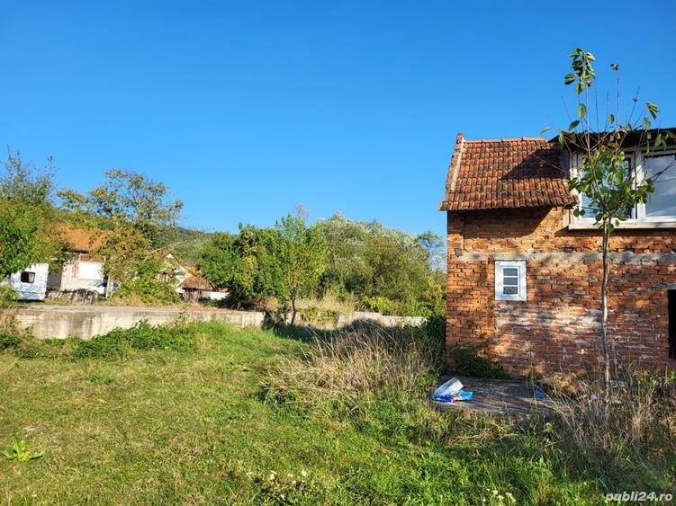 Casă cu 4 camere în Peștere
