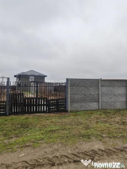 Casă cu 4 camere cu Teren 1380 Mp în Brazi