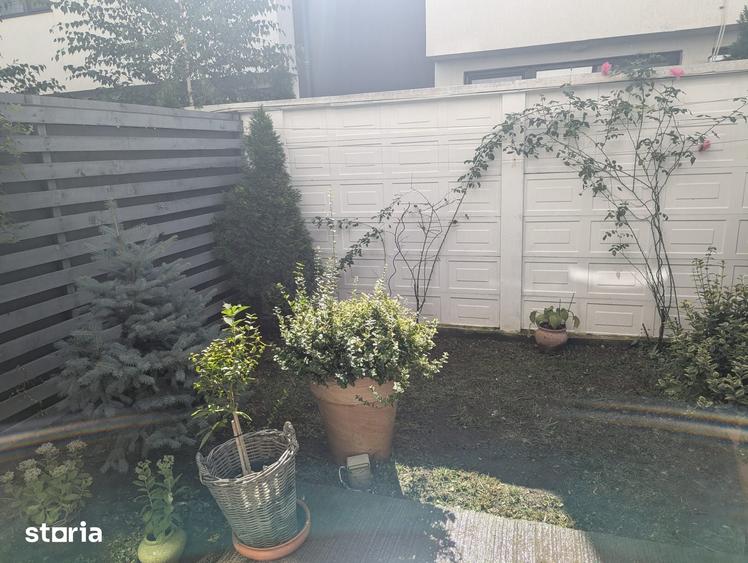 Casă cu 5 camere cu Teren 89 Mp în Străulești