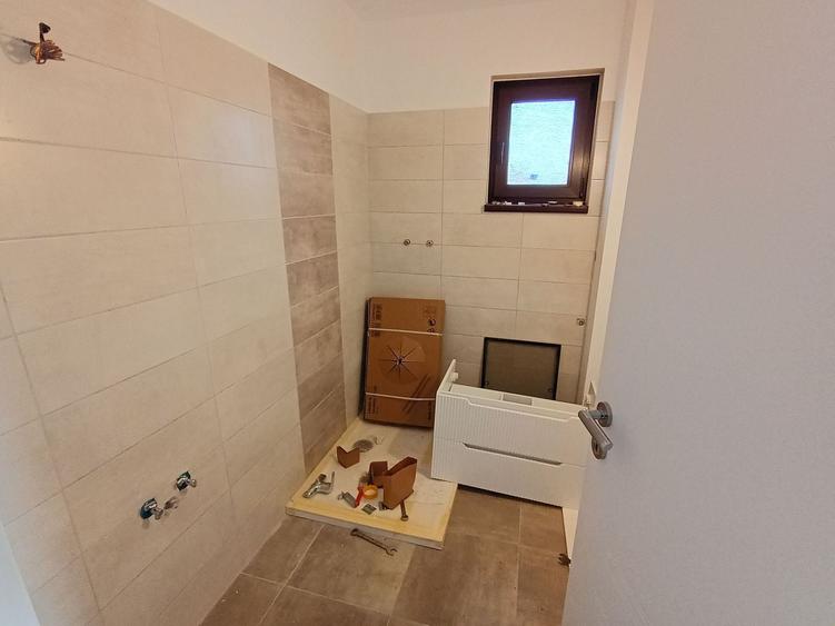 Casă individuală cu 5 camere cu Canalizare în Sânandrei