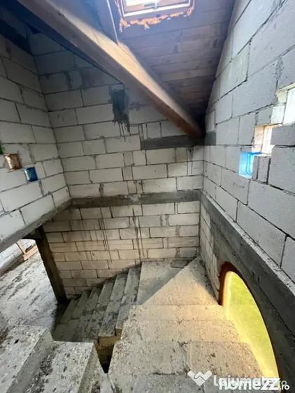 Casă cu 7 camere cu Teren 1674 Mp în Frătăuții Vechi