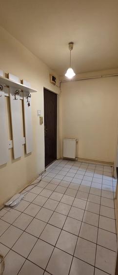 Apartament cu 2 camere semidecomandat în Centrul Civic