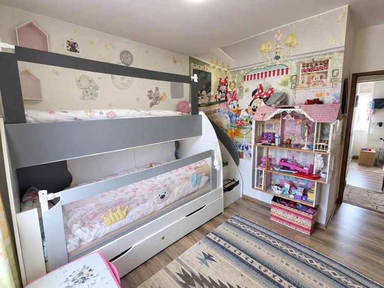 Apartament cu 3 camere decomandat în Exterior Vest