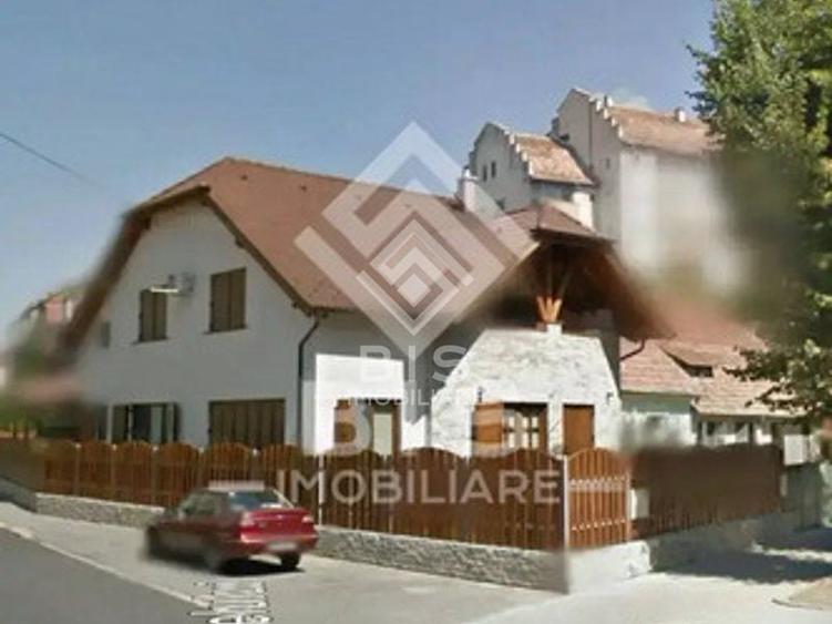 Casă individuală cu 6 camere cu Canalizare în Ultracentral