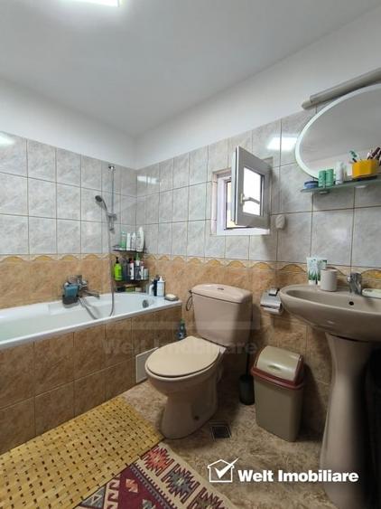 Casă individuală cu 4 camere cu Canalizare în Iris
