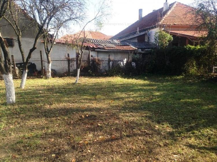Teren Construcții intravilan de 1328 mp, în Ghirodei
