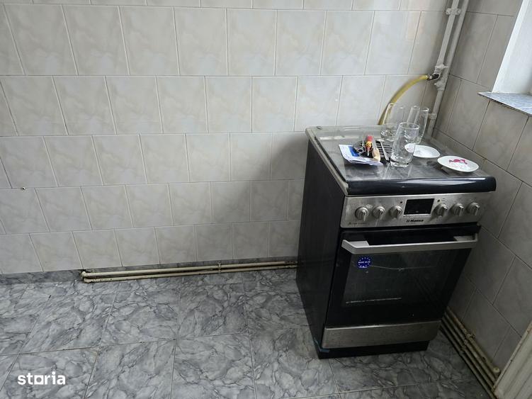 Apartament cu 3 camere semidecomandat în Central