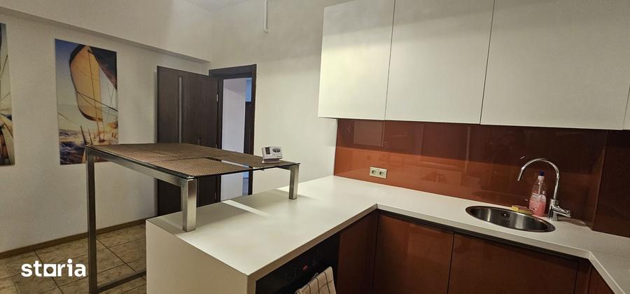 Apartament cu 4 camere decomandat în Ștrand
